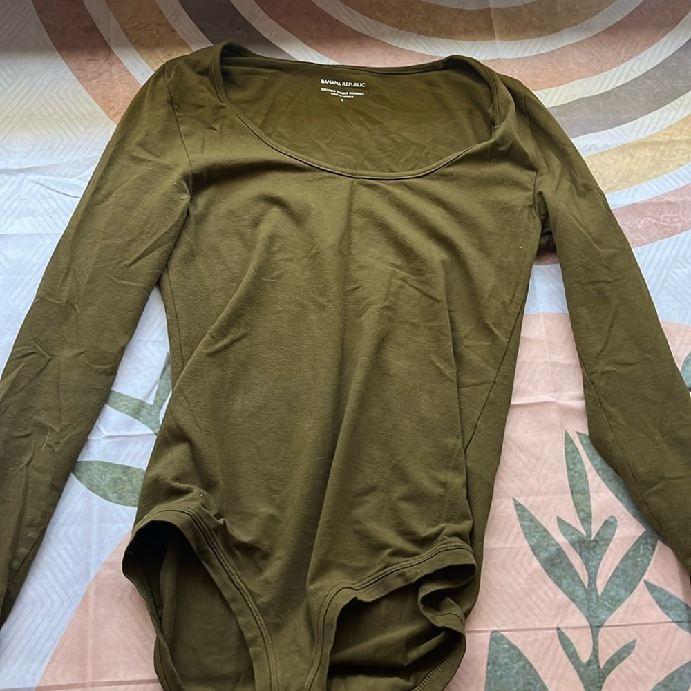 🩶Banana Republic Olive Green Long Sleeve Bodysuit